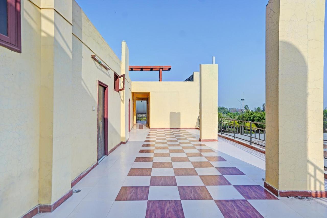 Oyo 87701 Lucky Farm Hotel Shahpur  Luaran gambar